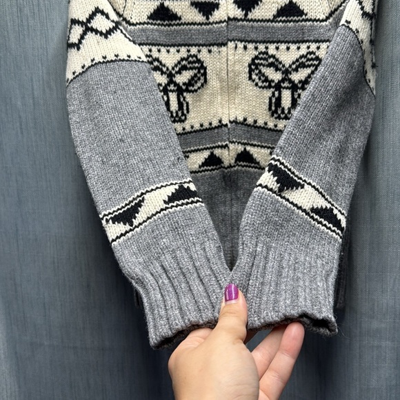 Aritzia TNA Sea to Sky 100% lamb wool sweater size small - Picture 6 of 10